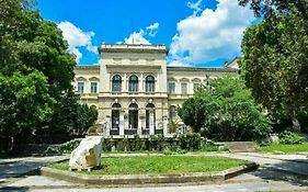 Хотел Елица
